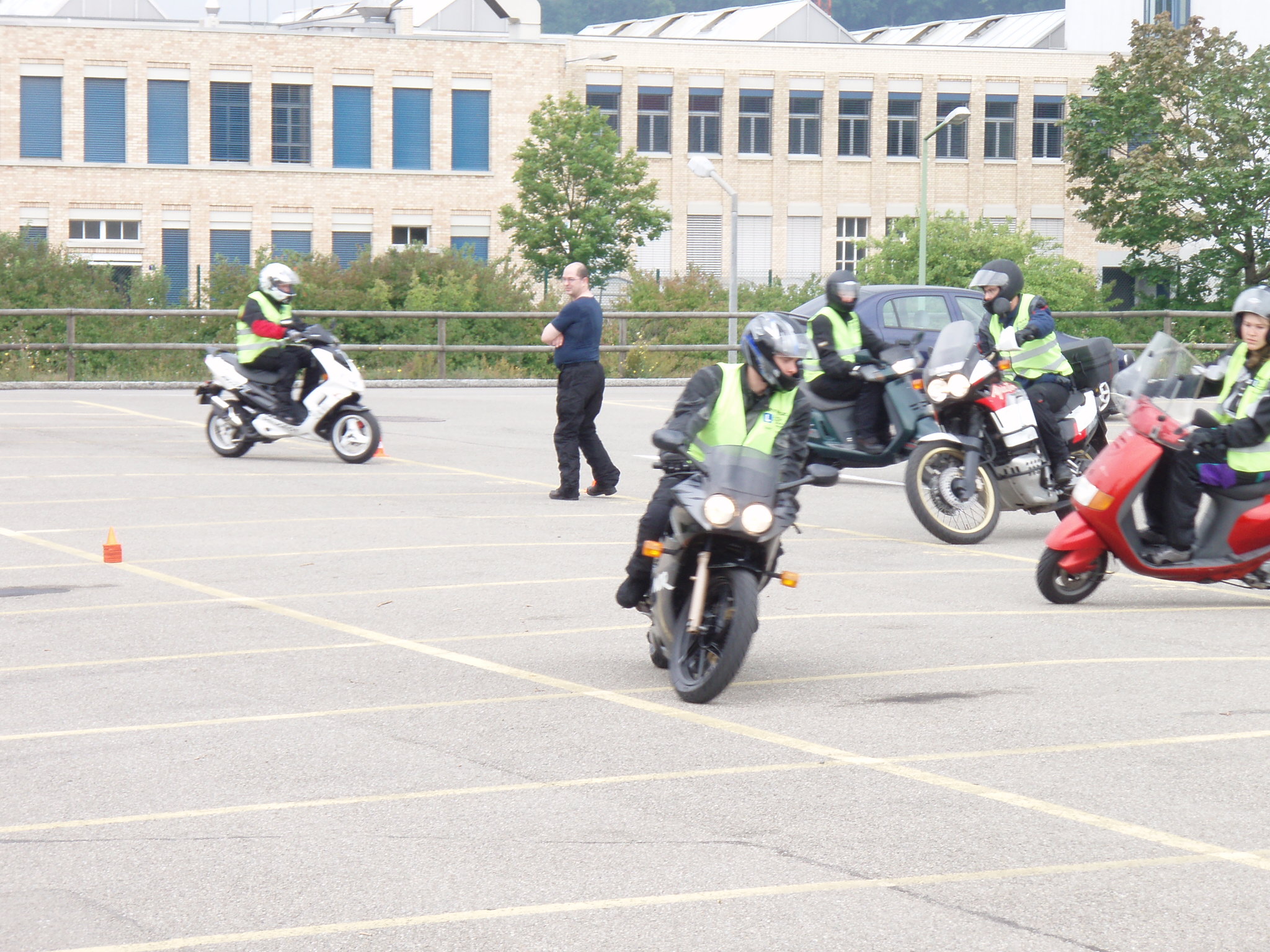 Rollerfahrschule und Motorrad Fahrschule in Winterthur Informationen Kategorie A Abeschränkt A1 Roller Prüfung und Motorrad Prüfung 